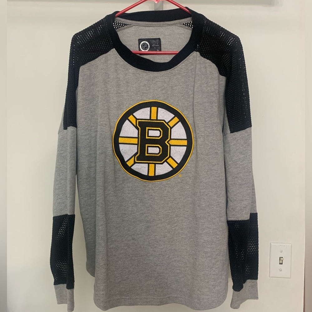 Women’s XL Bruins sweater with mesh detail